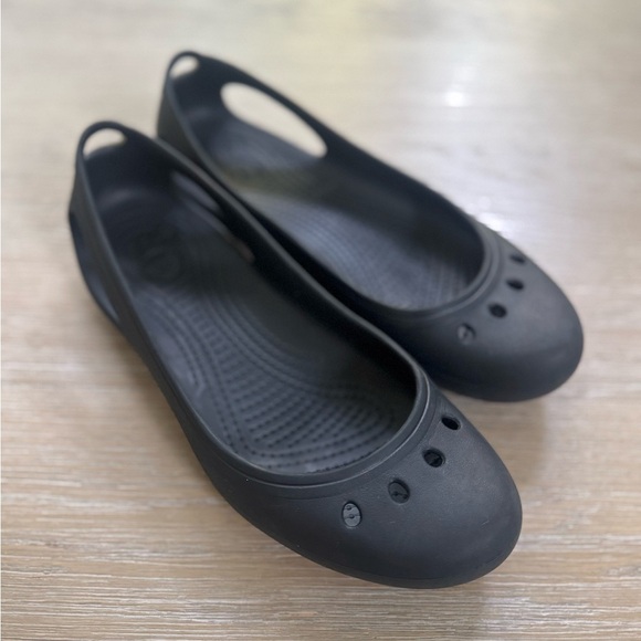 Crocs Kadee women’s black rubber ballet flats slip on shoes size 8 - Picture 1 of 6